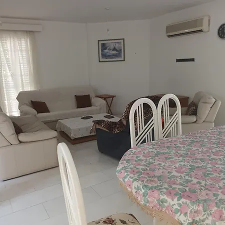 Accommodatie bij particulieren In Amazing In Tourist Area Near Oroklini